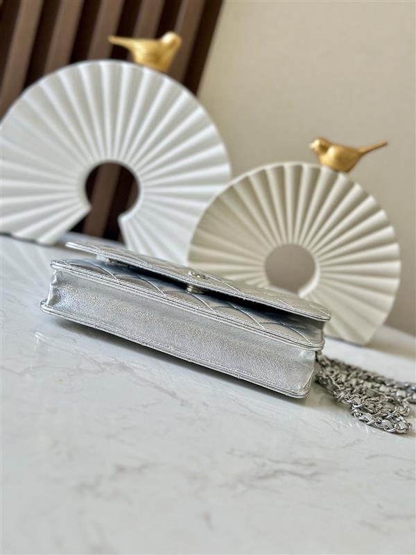 2026127215432439 570